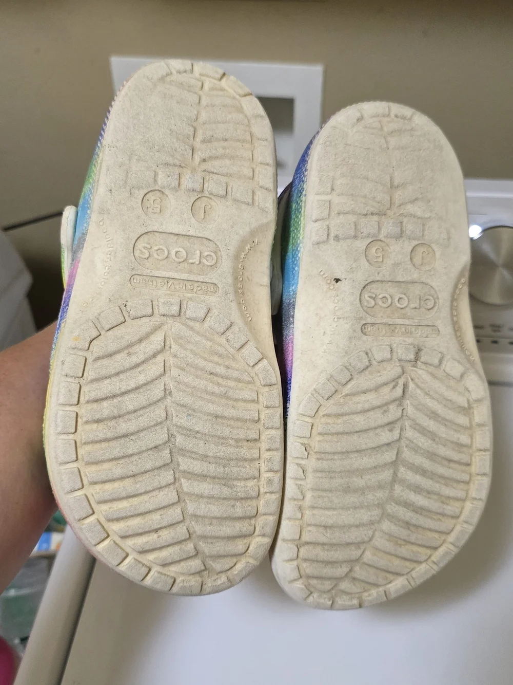 Crocs tie die size 5
